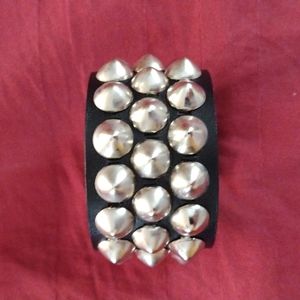 Leather grommet braclet like new